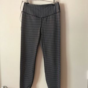 GAP Capri striped leggings